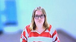 En esta imagen tomada de un video del tribunal, Andrea Shaw asiste de forma remota a su audiencia, el 2 de julio de 2026, en la Corte de Distrito del condado de Payette, en Idaho. (KIVI-TV vía AP)