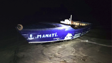 detienen a 26 cubanos llegados en una balsa a una exclusiva isla de miami