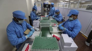 India reanudará exportación y donación de vacunas COVID-19