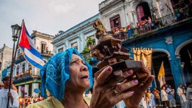 americateve | Te agradezco, señor, este ya antaño tener que vivir rapiñando por aquí y por allá, siempre a la que se cae. Esta disciplina me impide engordar como un dirigente y tal vez morir de una indigestión de camarones o de langostas.