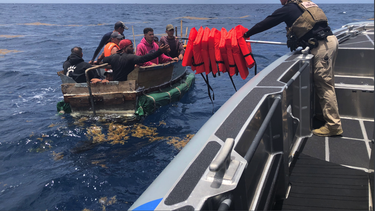 ya son mas de 2 mil los cubanos detenidos este ano fiscal en su intento de llegar por mar a eeuu