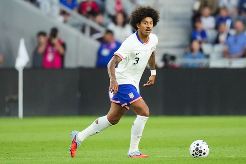 ARCHIVO - El zaguero estadounidense Chris Richards durante un partido amistoso contra Japón, el martes 9 de septiembre de 2025, en Columbus, Ohio. (AP Foto/Jeff Dean)