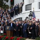 Republicanos cada vez más blancos; demócratas más inclusivos