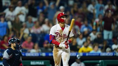 Stott pega jonrón de 3 carreras y Filis superan 6-4 a Bravos
