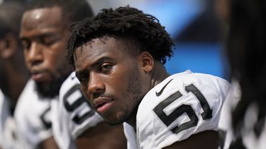 ARCHIVO - Foto del 11 de septiembre del 2022, el defensive end de los Raiders en el encuentro ante los Chargers de Los Ángeles el 11 de septiembre del 2022. (AP Foto/Gregory Bull, Archivo)