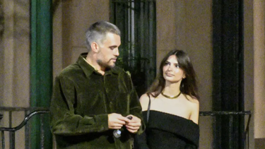 emily ratajkowski es captada besandose con un misterioso hombre llamado dj orazio rispo