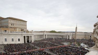 americateve | Vista general de la Plaza de San Pedro en el Vaticano, el domingo 13 de abril de 2014, mientras el papa Francisco celebra una misa por el Domingo de Ramos. (Foto AP/Riccardo De Luca)