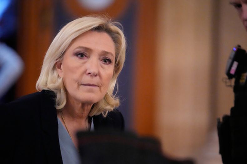 La líder ultraderechista francesa Marine Le Pen en el tribunal de París, el 20 de enero del 2026. (AP foto/Michel Euler)