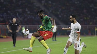 Camerún arriesga con Song para repetir magia de Mundial 1990