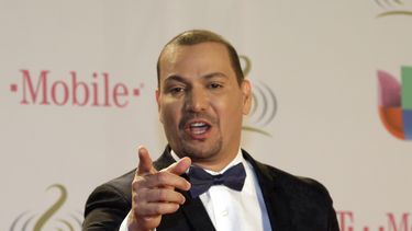Victor Manuelle se arriesga con Que suenen los tambores