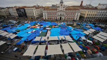 Un campamento de manifestantes contra la crisis de vivienda en España, en Madrid, el 30 de septiembre del 2026. (AP foto/Manu Fernandez)