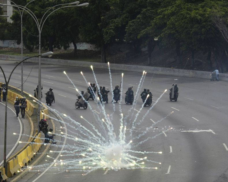 AMS-GEN_AP_EXPLICA-VENEZUELA_CRISIS_POLITICA-1.jpg