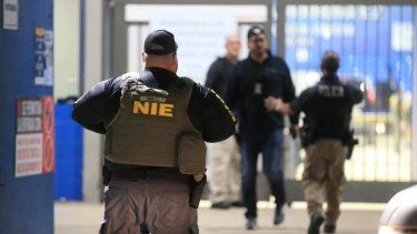 Diligencian órdenes de arrestos contra 30 personas por tráfico de armas de fuego