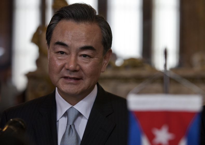 El ministro de Relaciones Exteriores de China, Wang Yi, durante una visita oficial a Cuba, el domingo 20 de abril de 2014. El canciller chino lleg&oacute; el lunes a Venezuela para reunirse con su par venezolano, El&iacute;as Jaua. (Foto AP/Franklin Reyes