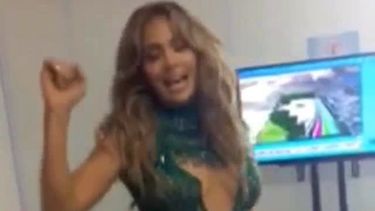 americateve | La cantante subió a su cuenta de Instagram imágenes en las que se la ve en los camarines del Arena Corinthians, ensayando un poco de samba y desafiando a cámara: "¿Quién dijo que no vendría?"