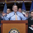 El presidente de la Comisión Judicial de la Cámara de Representantes, el republicano Jim Jordan, habla en conferencia de prensa antes de una audiencia sobre lo que los republicanos llaman la politización del FBI, en el Capitolio, Washington, 18 de mayo de 2023. (AP Foto/J. Scott Applewhite)