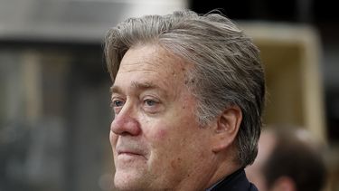 Bannon: Asesores de la Casa Blanca deben defender a Trump