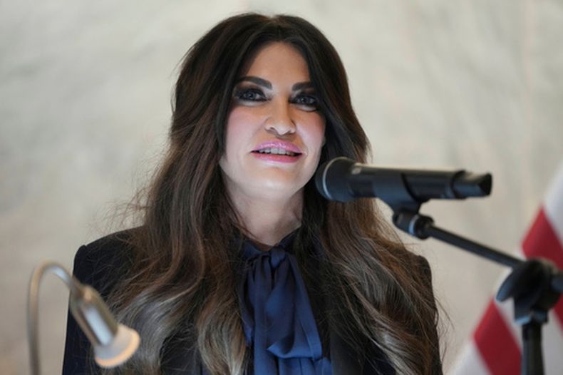 La embajadora estadounidense en Grecia Kimberly Guilfoyle en Atenas, Grecia, el 7 de octubre del 2026. (AP foto/Mark Schiefelbein, Pool)
