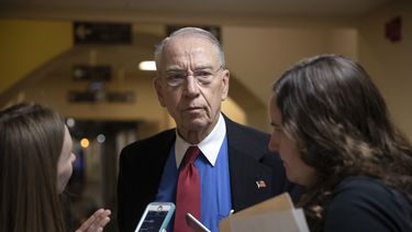 Senado quiere investigar acusaciones de abuso de inmigrantes