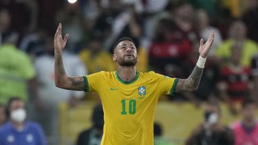 Neymar busca redención en tercer mundial con Brasil