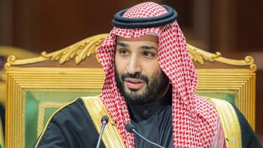 Macron recibe al polémico príncipe heredero de Arabia Saudí