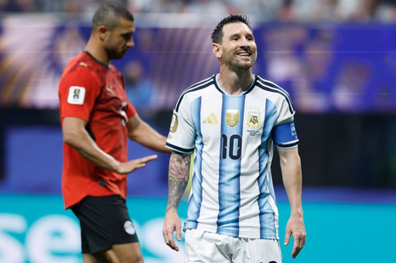 El delantero argentino Lionel Messi reacciona durante el partido contra Egipto en los octavos de final del Mundial, el martes 7 de julio de 2026, en Atlanta. (AP Foto/Erik S. Lesser)