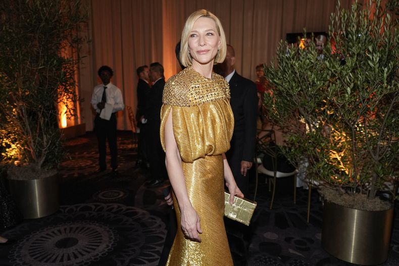 Cate Blanchett llega a la 82ª edición de los Globos de Oro el domingo 5 de enero de 2025 en el Beverly Hilton de Beverly Hills, California. (Foto AP/Chris Pizzello)