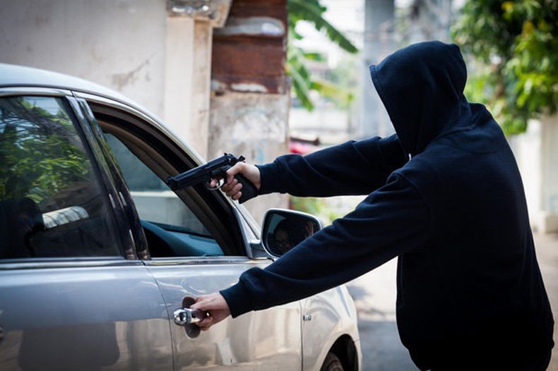 carjacking-gang-teen-guns-gunpoint-car-theft-697625.jpg