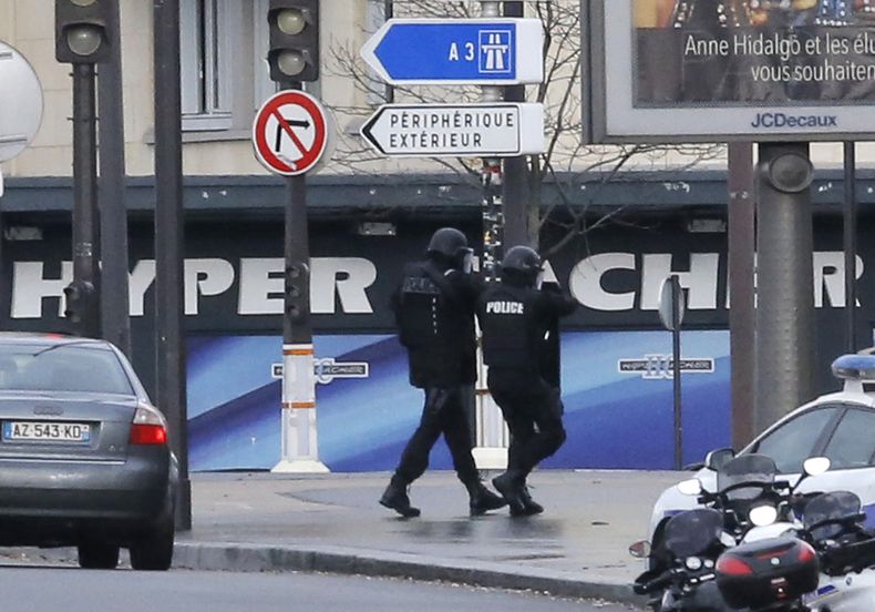 EUR-GEN_FRANCIA-ATAQUE-8.jpg