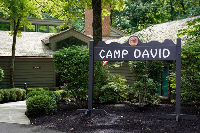 Un letrero de Camp David, el retiro presidencial, cerca de Thurmont, Maryland, el 18 de agosto del 2023. (AP foto/Andrew Harnik)