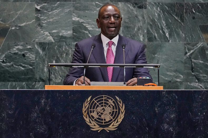ARCHIVO - El presidente keniano William Ruto se dirige a la 80ma sesión de la Asamblea General de Naciones Unidas el 24 de septiembre de 2025. (Foto AP/Richard Drew, archivo)