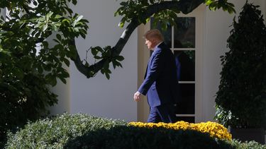 Juez ordena entregar documentos de relación Trump-Ucrania