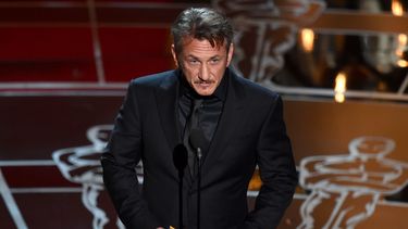sean penn explico por que es un deber moral mirar los videos de decapitaciones de isis