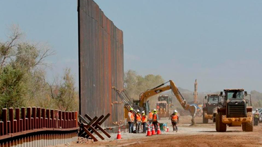 El Gobierno de Biden considera construir los huecos faltantes del muro con México, según reporte