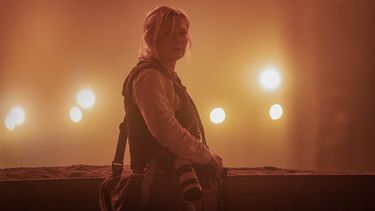 Imagen liberada por el estudio A24 de Kirsten Dunst en una escena de Civil War. (A24 vía AP)
