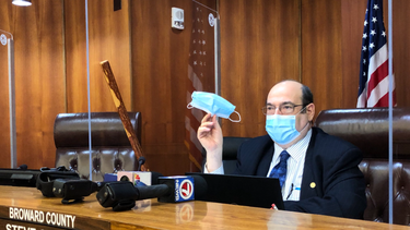 el alcalde del condado de broward anuncia toque de queda de 9 dias en medio del aumento de covid-19