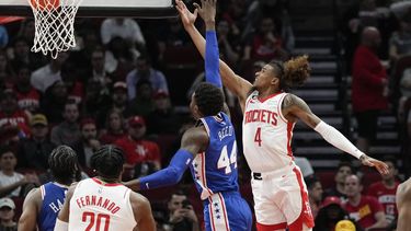 Rockets sobreviven, superan a 76ers en doble tiempo extra