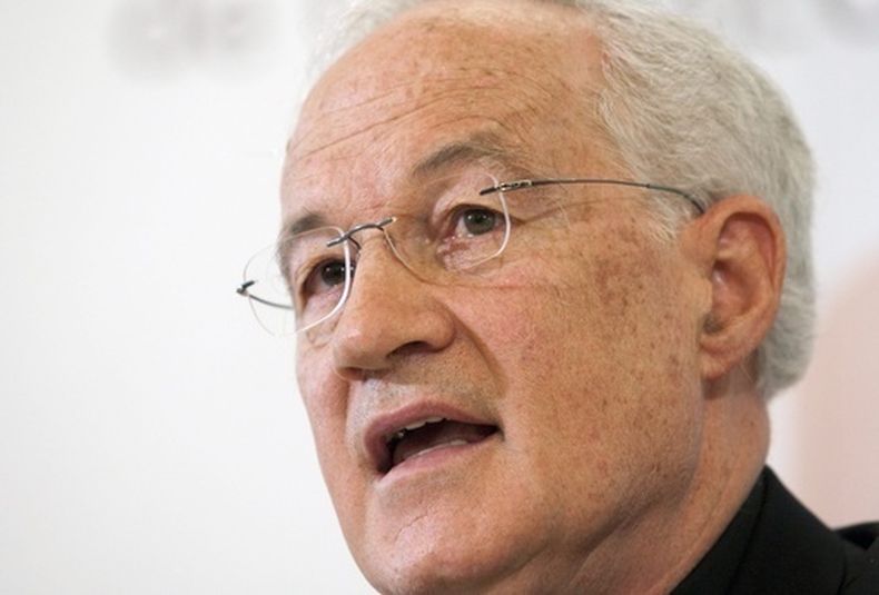 ARCHIVO - El cardenal canadiense Marc Ouellet responde a los medios en una conferencia de prensa sobre su nombramiento como prefecto de la Congregación de Obispos por parte del papa Benedicto XVI, el miércoles 30 de junio de 2010 en Quebec, Canadá. (AP Foto/The Canadian Press, Jacques Boissinot, Archivo)