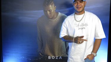 El músico panameño Boza posa para un retrato durante una entrevista para promover su álbum Sin Sol en la Ciudad de México el miércoles 14 de junio de, 2023. (Foto AP/Berenice Bautista)