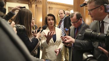 Pelosi da discurso de 8 horas en defensa de los “dreamers”