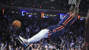 Barrett anota 30; ayuda a que Knicks superen a Heat