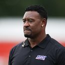 Arrestan a McGinest Jr. en conexión con asalto en un club
