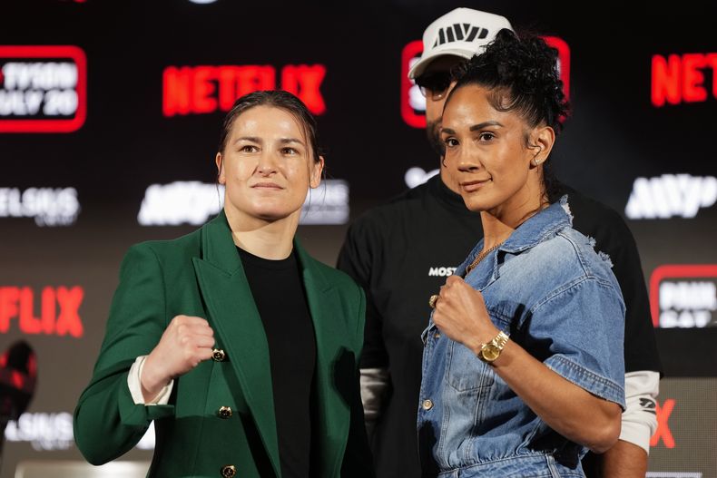 ARCHIVO - Foto del jueves 16 de mayo del 2024, La irlandesa Katie Taylor y la puertorriqueña Amanda Serrano en conferencia de prensa para promover la pelea de noviembre. (AP Foto/Sam Hodde, Archivo)