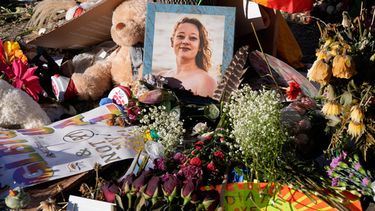 Un memorial en honor a Renee Good, una manifestante contra la detención de inmigrantes abatida por ICE, en Minneapolis, el 31 de enero del 2026. (AP foto/Alex Brandon)