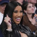 ARCHIVO - Cardi B asiste al Juego 4 de las semifinales de la Conferencia Este de los playoffs de baloncesto de la NBA entre los Knicks de Nueva York y los Celtics de Boston el 12 de mayo de 2025, en Nueva York. (Foto AP/Frank Franklin II, archivo)