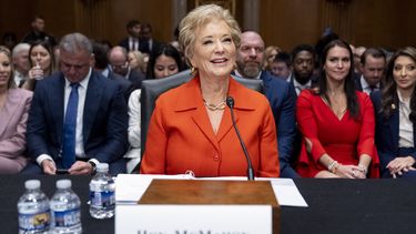 ARCHIVO – Linda McMahon, nominada por el presidente Donald Trump como secretaria de Educación, llega a una audiencia de la Comisión de Salud, Educación y Trabajo en relación con su nominación, el jueves 13 de febrero de 2025, en Washington. (AP Foto/Jacquelyn Martin, Archivo)