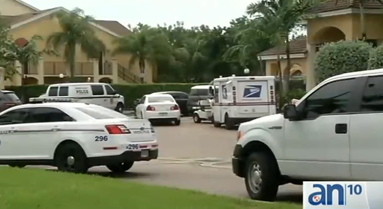 -- Esta noche se ofrece una jugosa recompensa a quien de pistas que permitan dar con el paradero de los sujetos sospechosos de asaltar a un cartero.