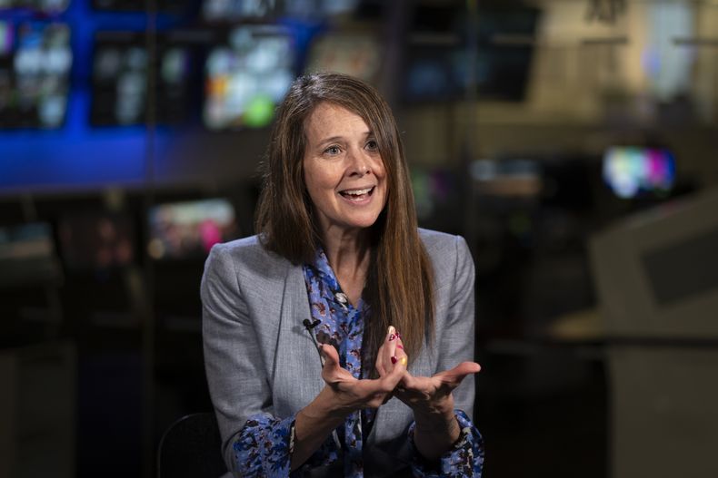 ARCHIVO - La directora de la Agencia de Ciberseguridad y Seguridad de las Infraestructuras de Estados Unidos (CISA), Jen Easterly, habla con The Associated Press en Washington, el miércoles 2 de octubre de 2024. (AP foto/Ben Curtis, archivo)