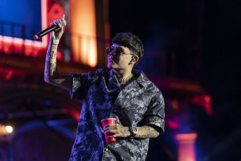 El cantante mexicano Junior H durante su concierto en el festival Arre en la Ciudad de México el domingo 8 de septiembre de 2024. (Foto AP/Felix Marquez)