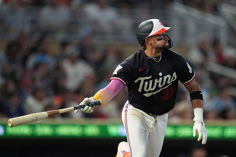 Royce Lewis, de los Mellizos de Minnesota, comienza su trote luego de conseguir un jonrón de tres carreras ante los Tigres de Detroit el martes 1 de septiembre de 2026 (AP Foto/Abbie Parr)